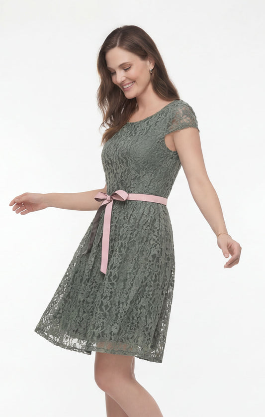 Vestido de encaje en verde olivo
