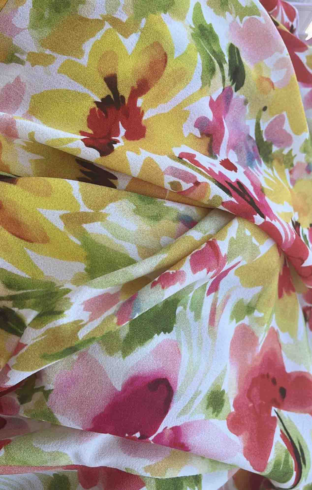 Vestido floral multicolor escarola en falda