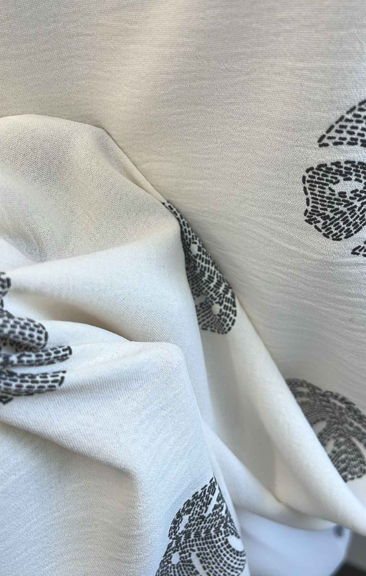 Jumpsuit / Palazzo Color hueso, estampado.