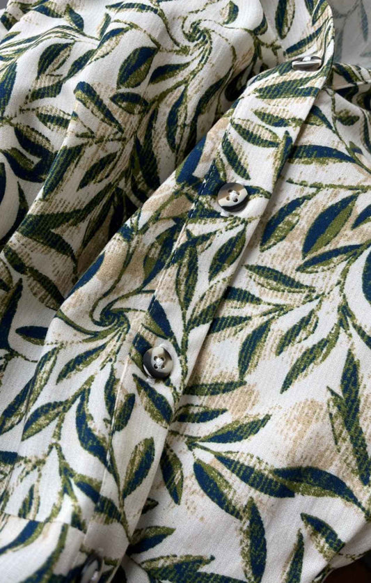 Vestido camisero estampado hojas verdes