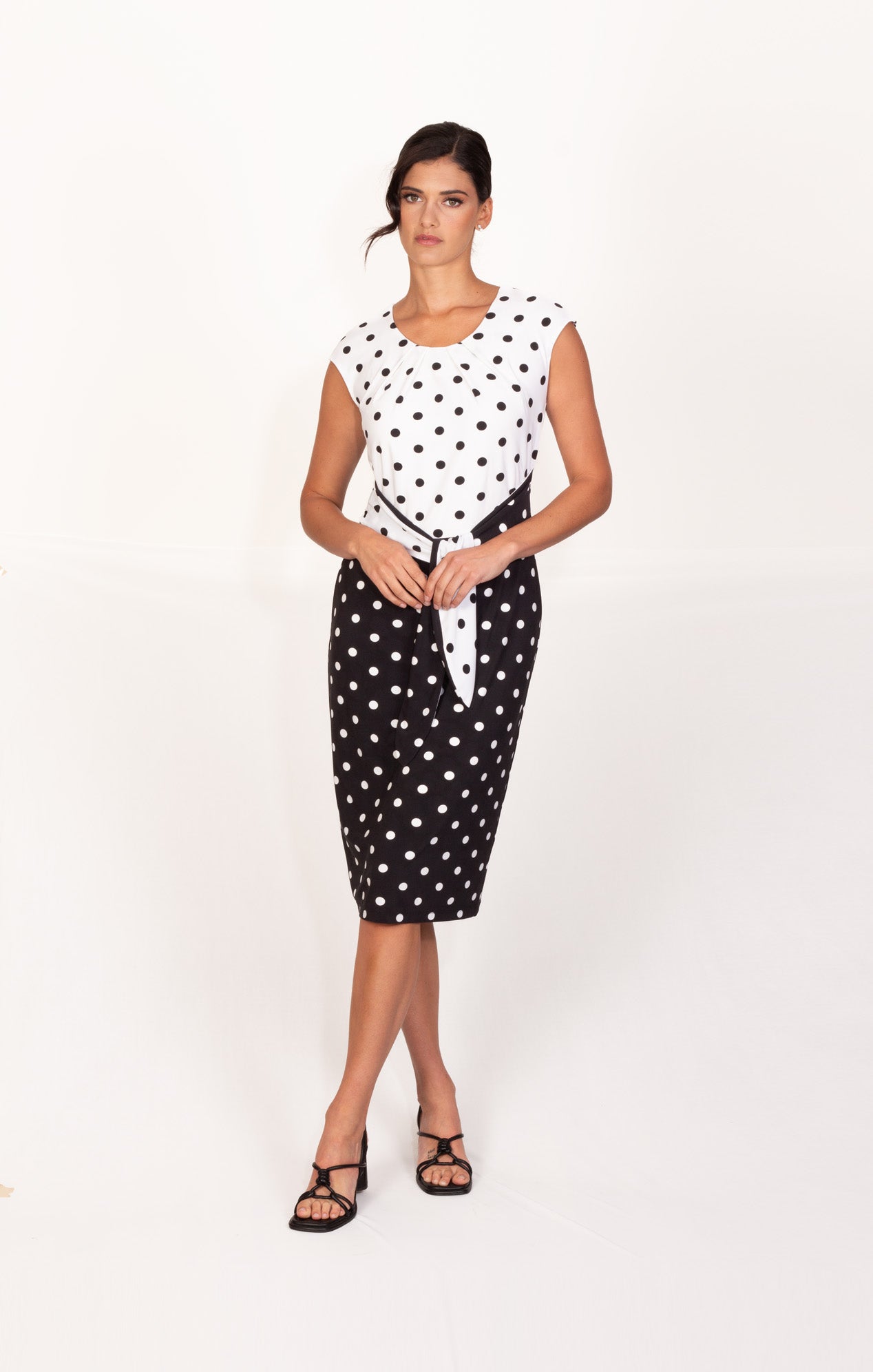 Vestido de licra Corto lunares en contraste, Blanco y Negro