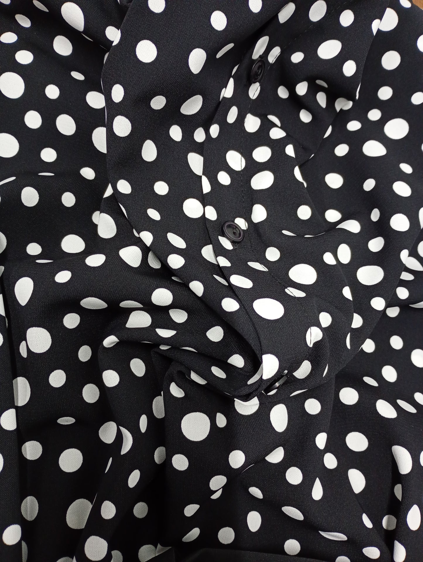 Vestido camisero estampado en lunares