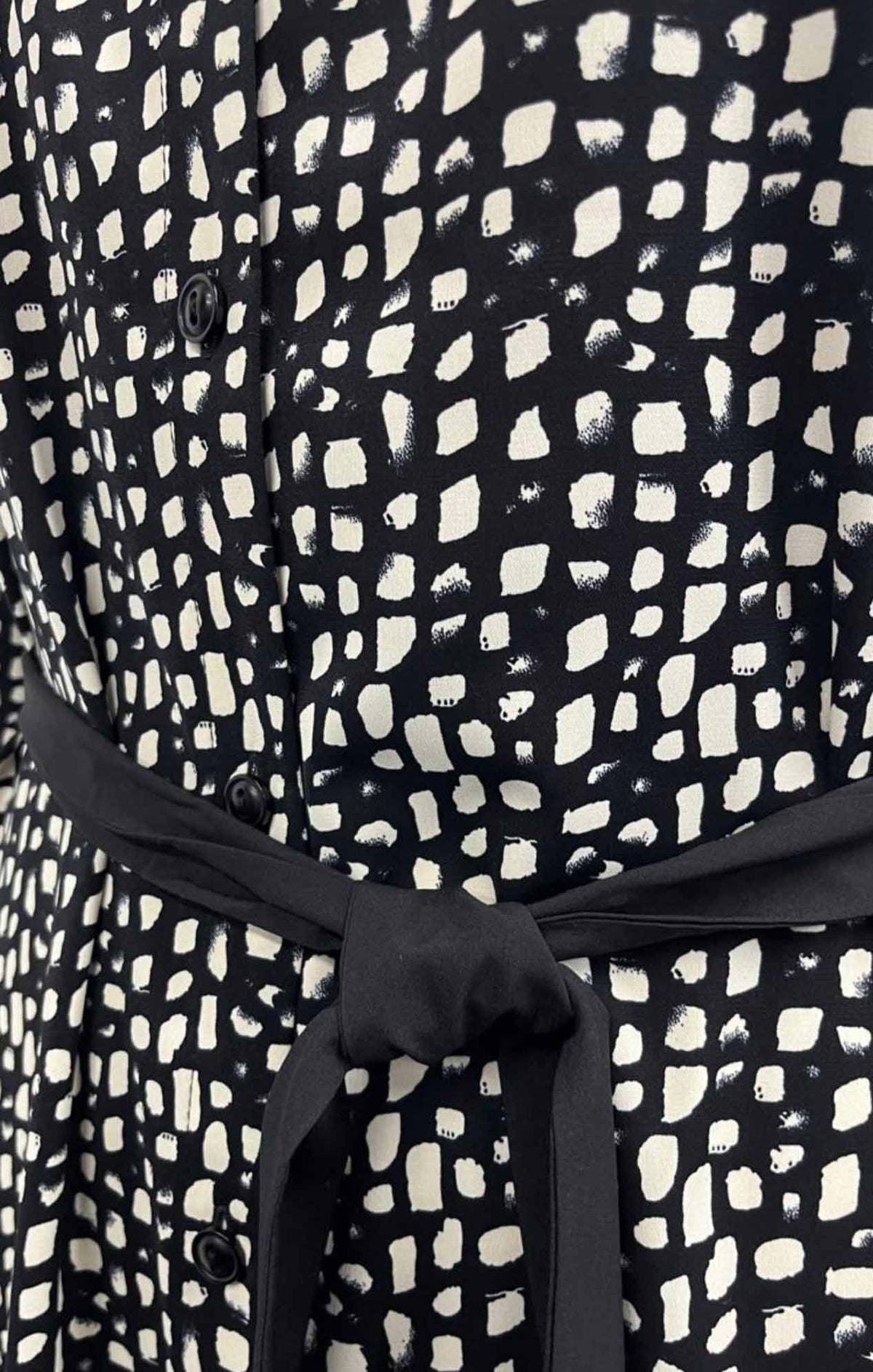 Vestido camisero estampado en contraste