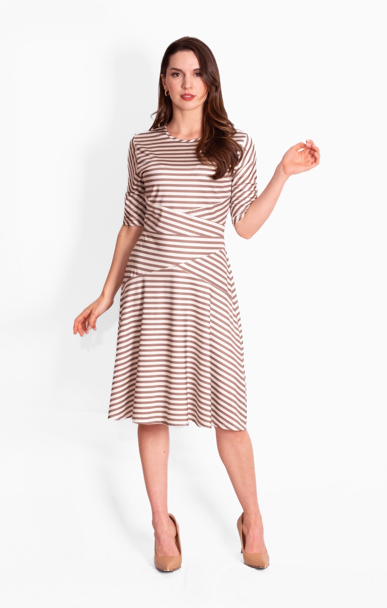 Vestido estampado de rayas beige