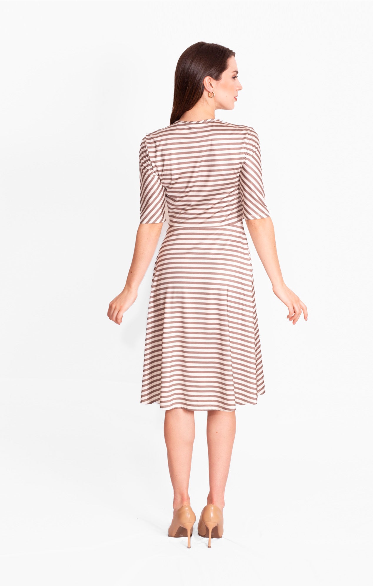 Vestido estampado de rayas beige