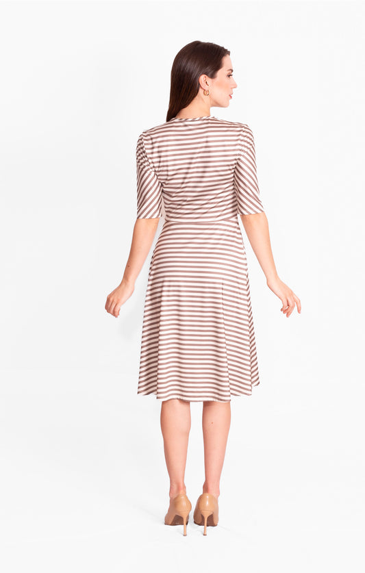 Vestido estampado de rayas beige