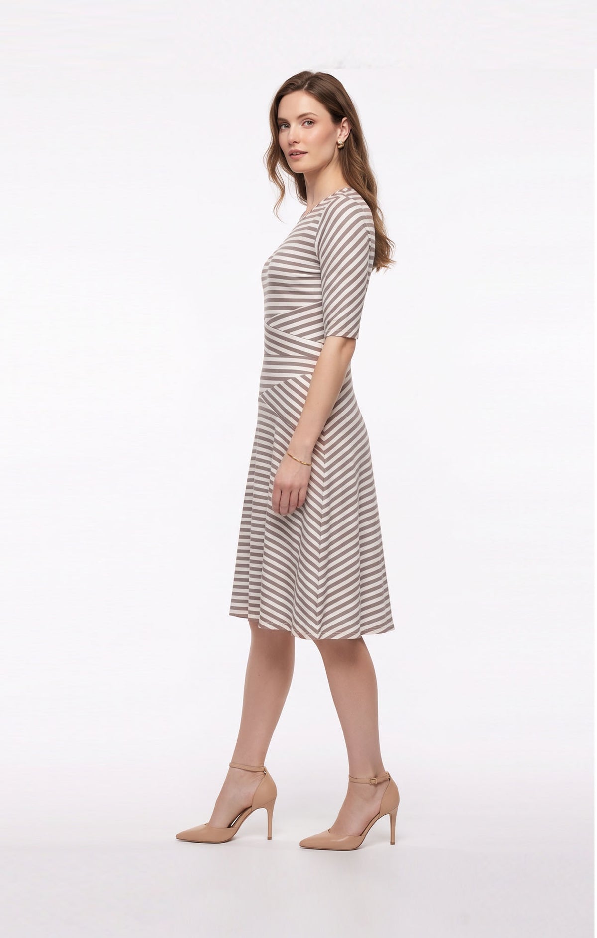 Vestido estampado de rayas beige