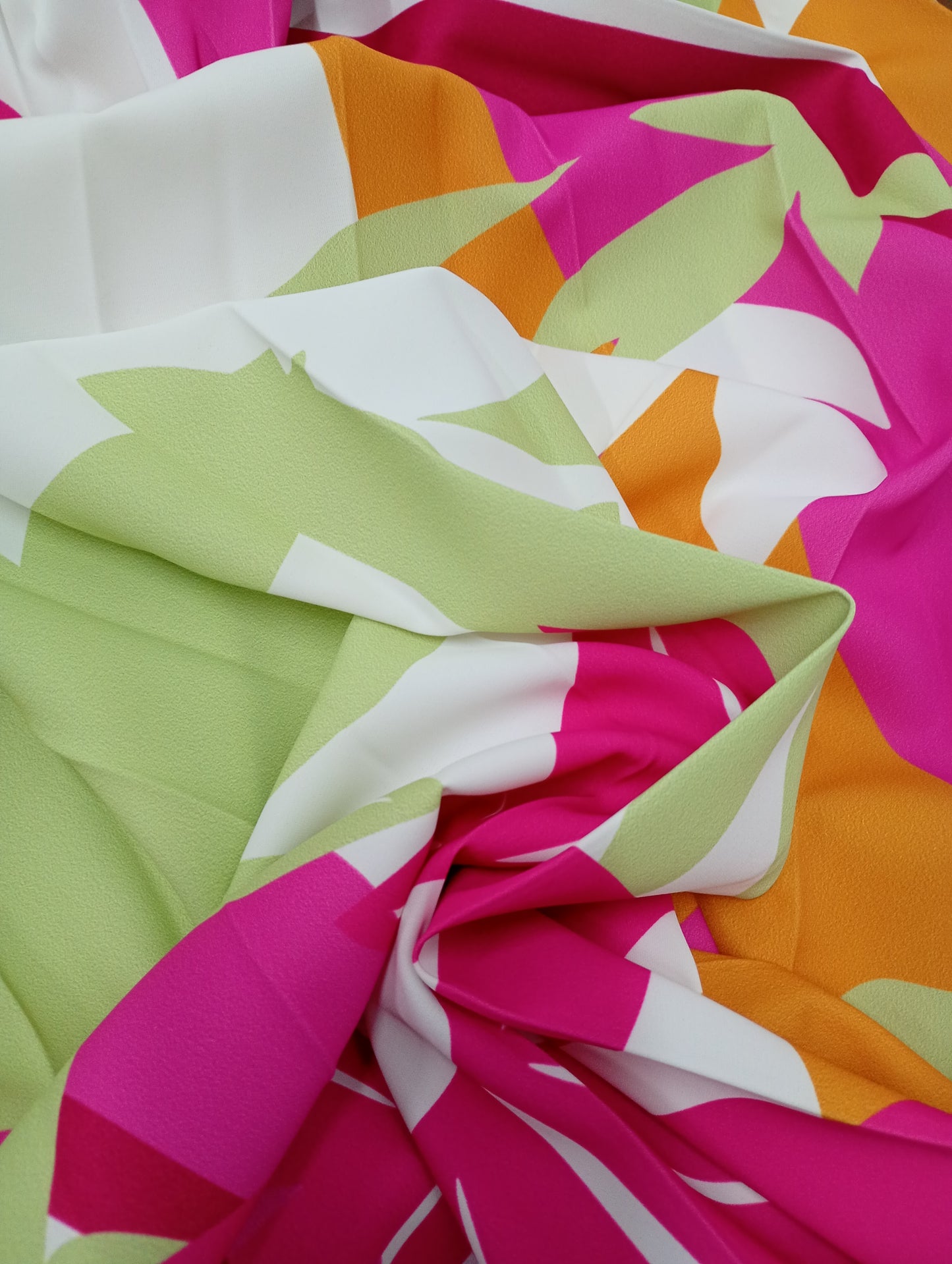 Vestido estampando hojas mulicolor