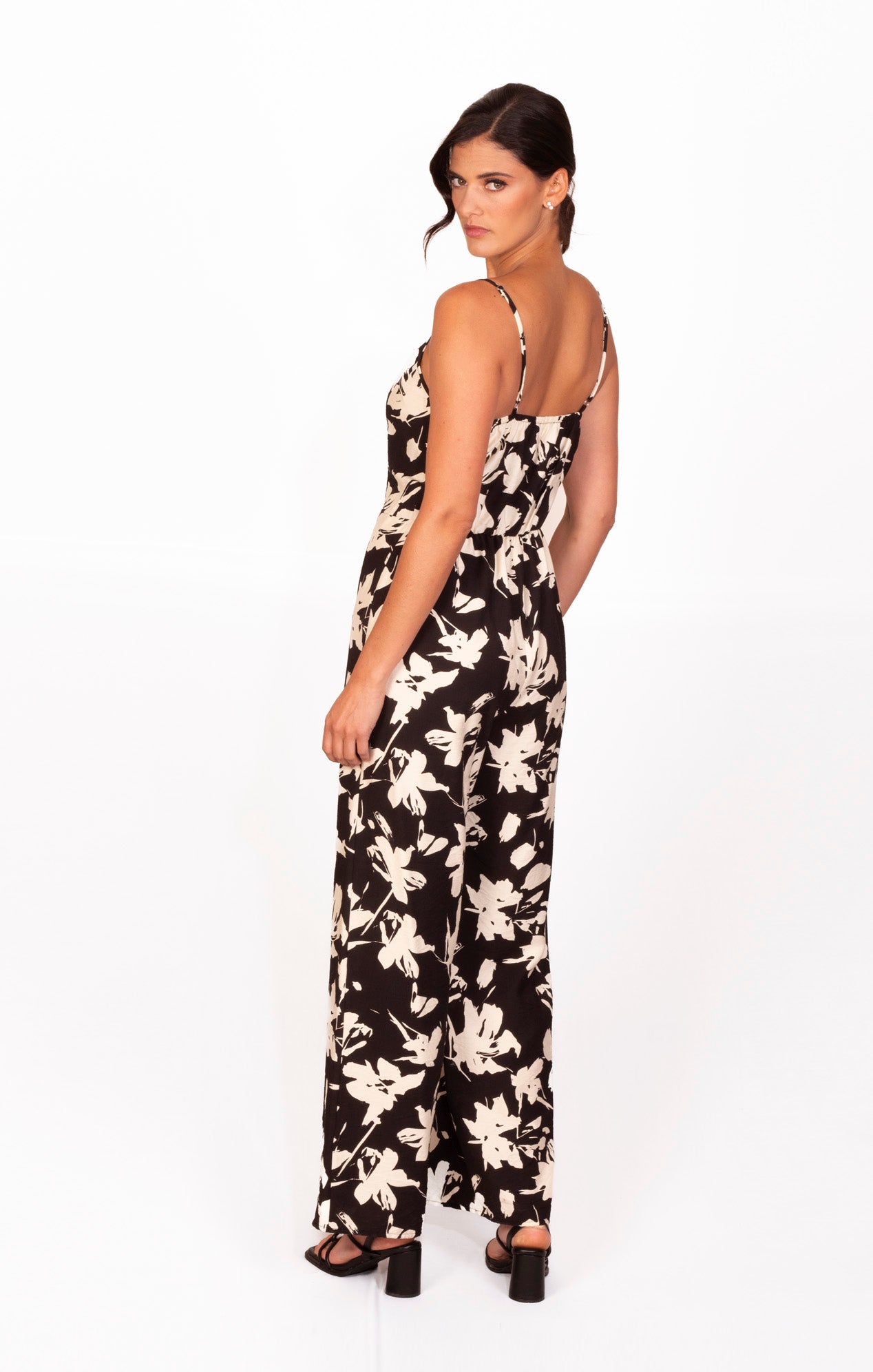 Jumpsuit estampado floral de tirantes negro
