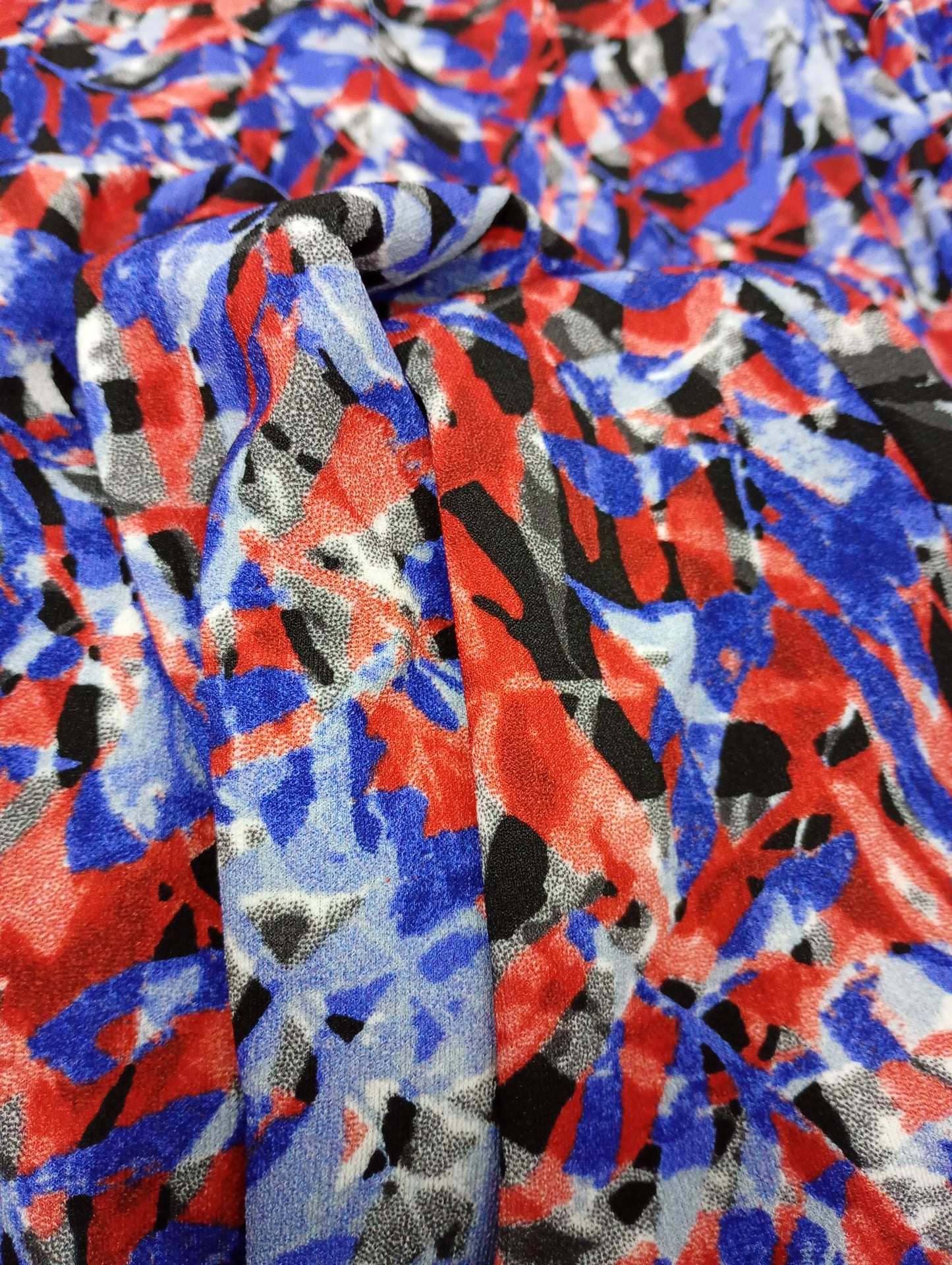 Vestido de licra estampado en hojas Rojo con Azul y Negro