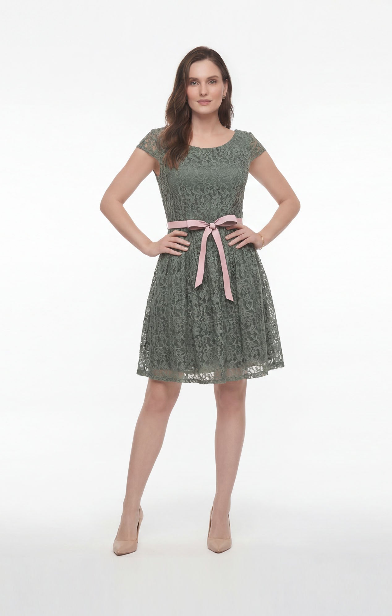 Vestido de encaje en verde olivo