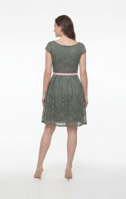 Vestido de encaje en verde olivo