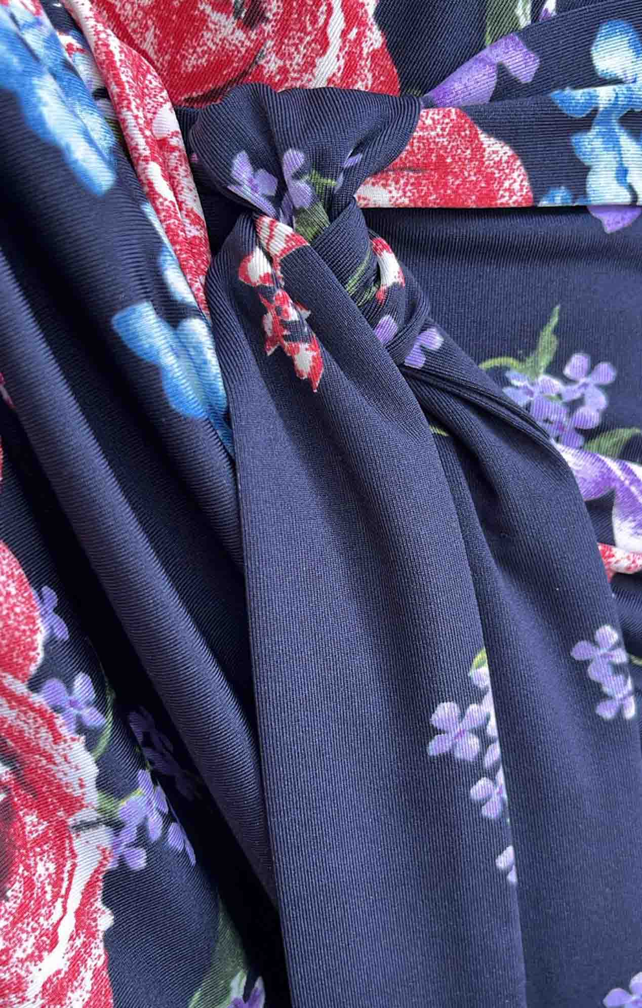 Vestido de licra estampado floral con manga y cuello